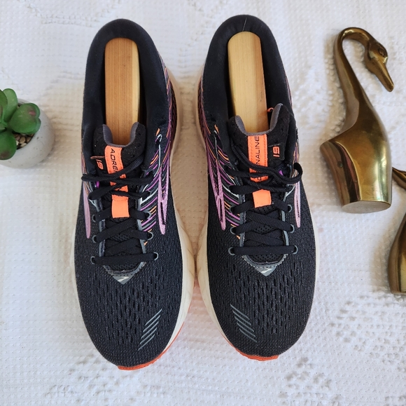 Brooks - Picture 3 of 5